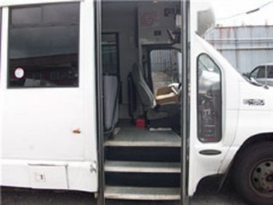03 福特e350shuttle Bus适合加入唐人小巴公司纽约二手车金海湾生活服务网 03 福特e350shuttle Bus适合加入唐人小巴公司纽约二手车金海湾生活服务网